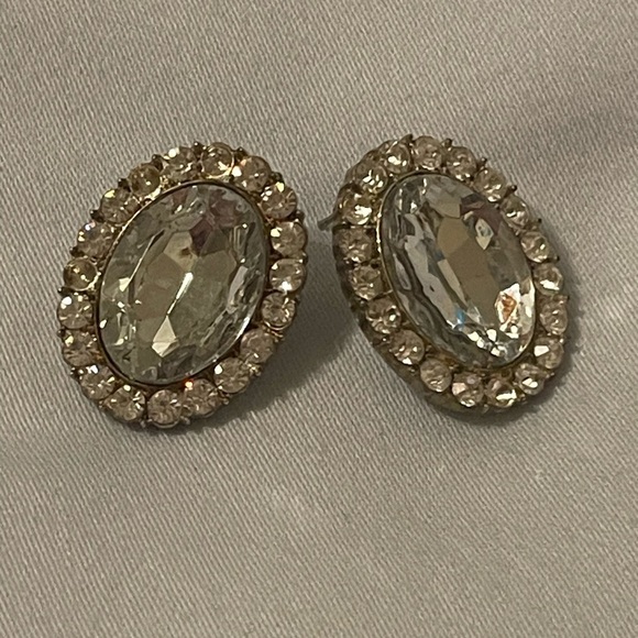 Elegant Silver Crystal Stud Earrings - Picture 1 of 2